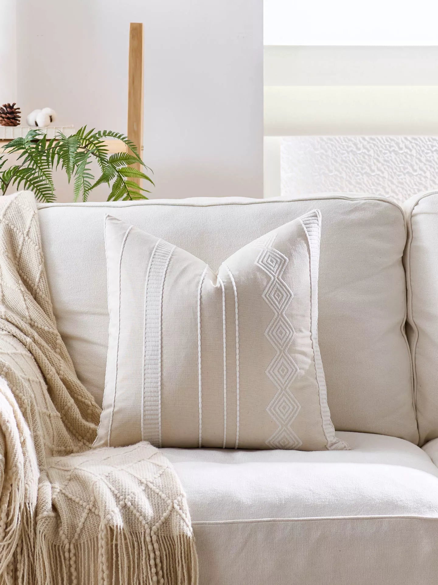 Bohemian Embroidered Pillow Cover – Chic Ethnic Decor