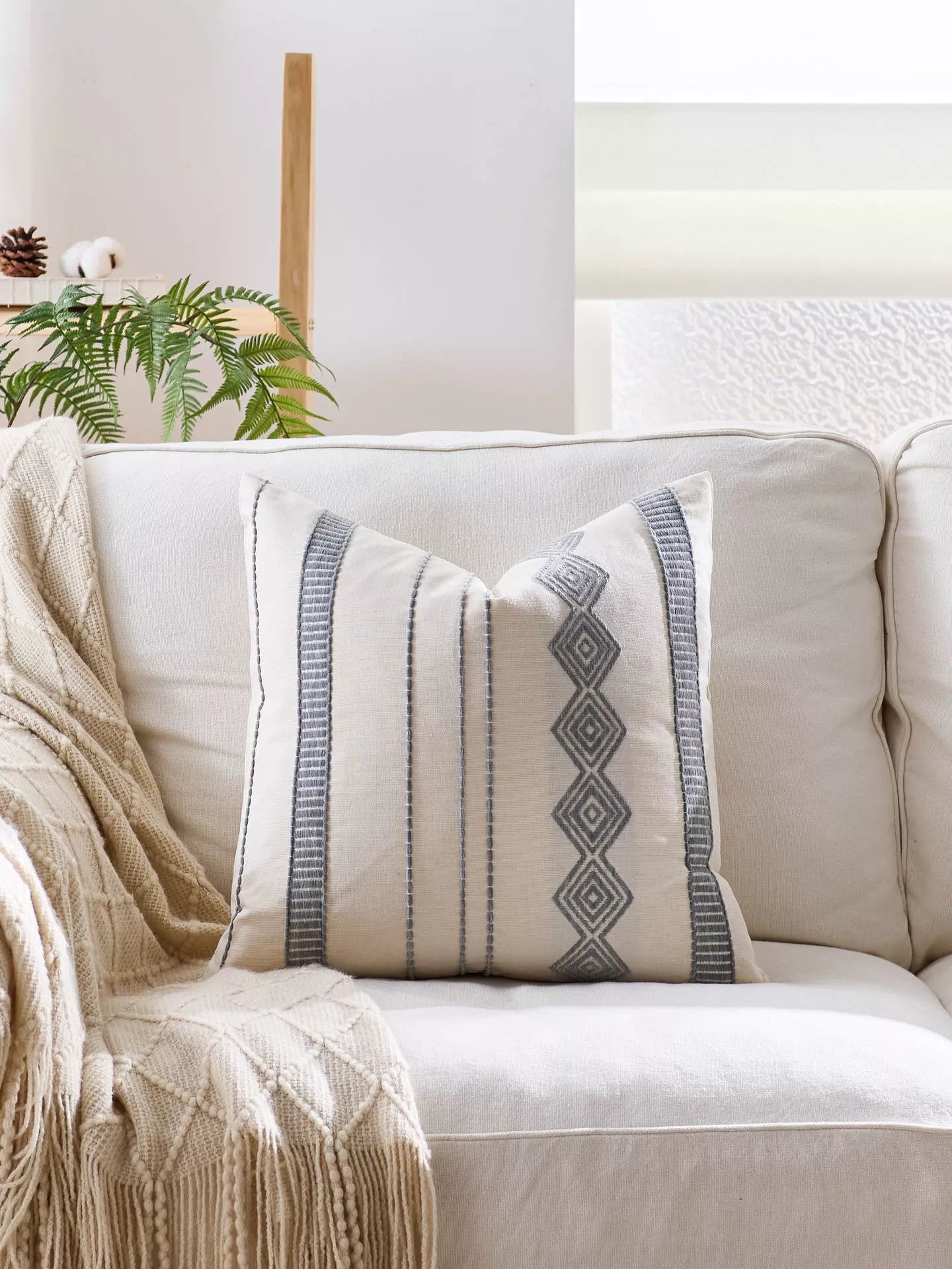 Bohemian Embroidered Pillow Cover – Chic Ethnic Decor