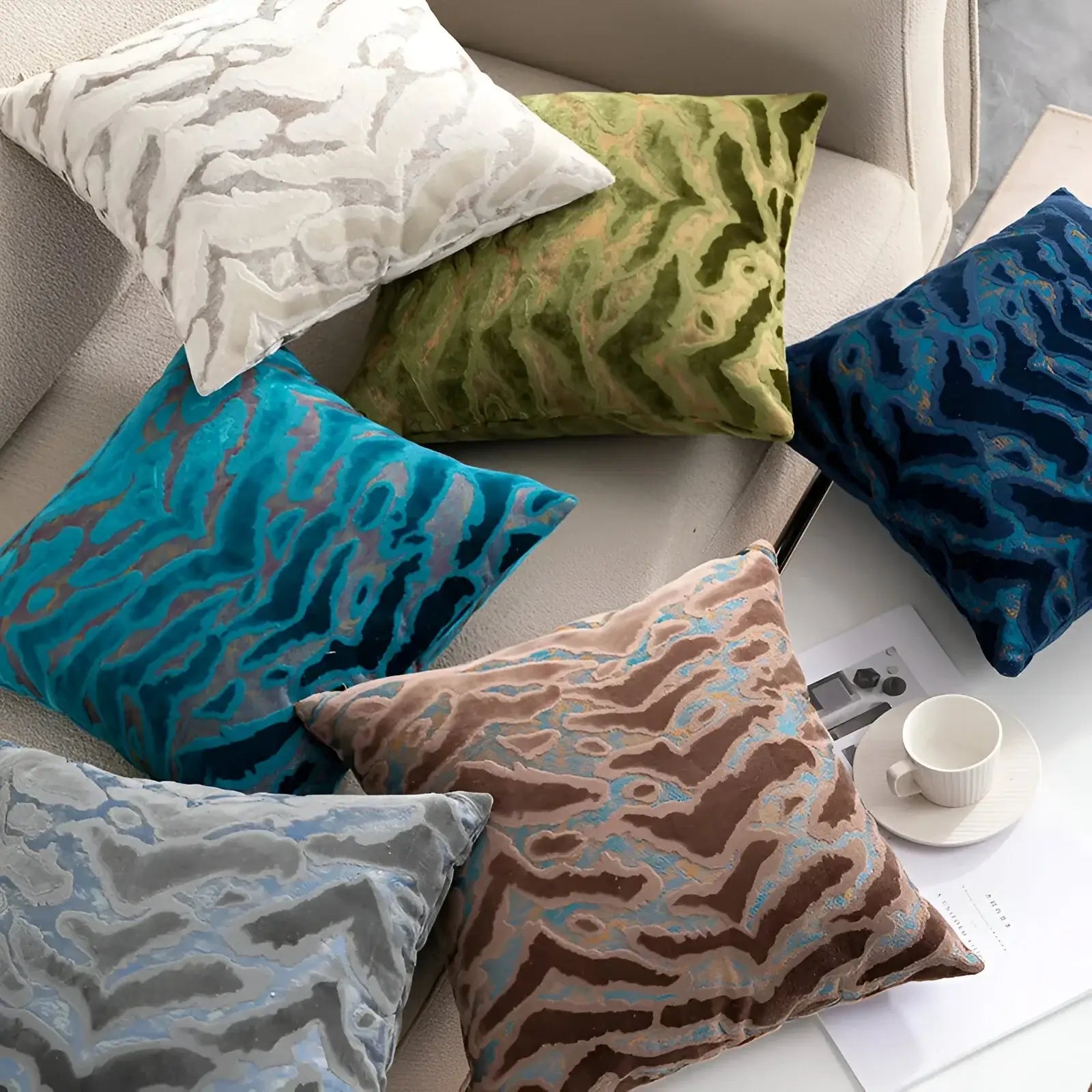 Luxury Tiger Velvet Throw Pillow Cover