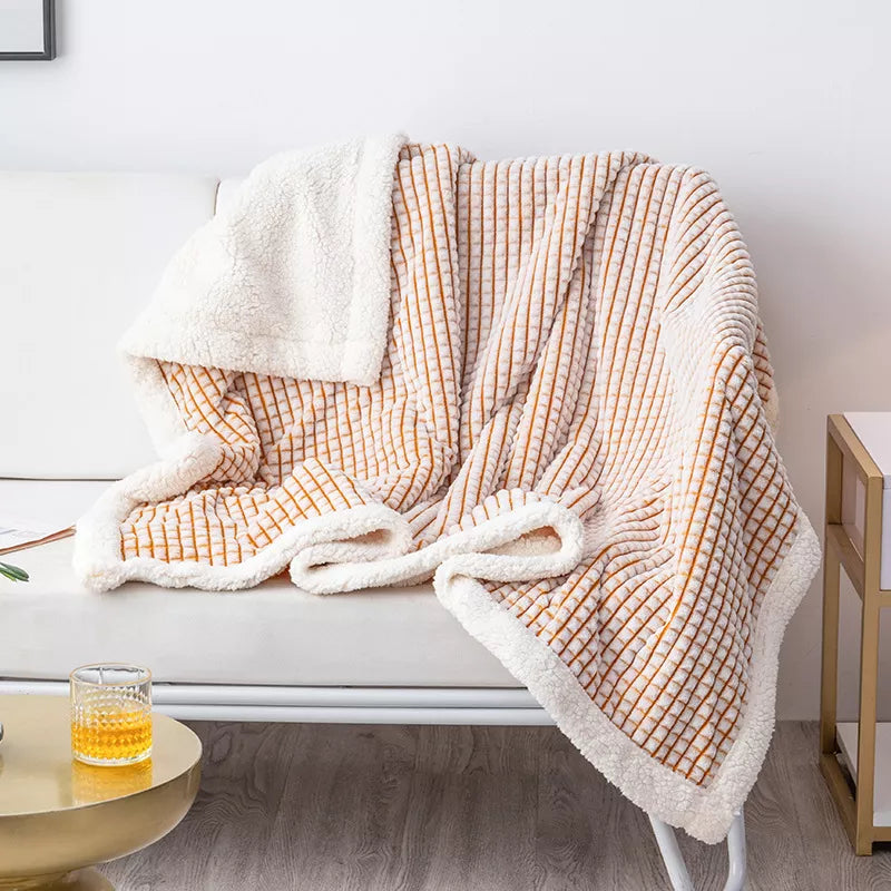 Cozy Plaid Lambing Blanket – Warm and Soft Fleece Cover