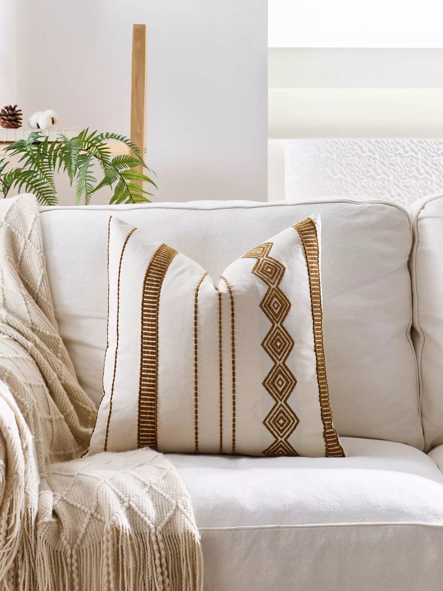 Bohemian Embroidered Pillow Cover – Chic Ethnic Decor - DSARD