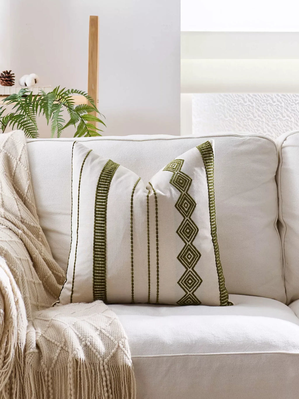 Bohemian Embroidered Pillow Cover – Chic Ethnic Decor - DSARD