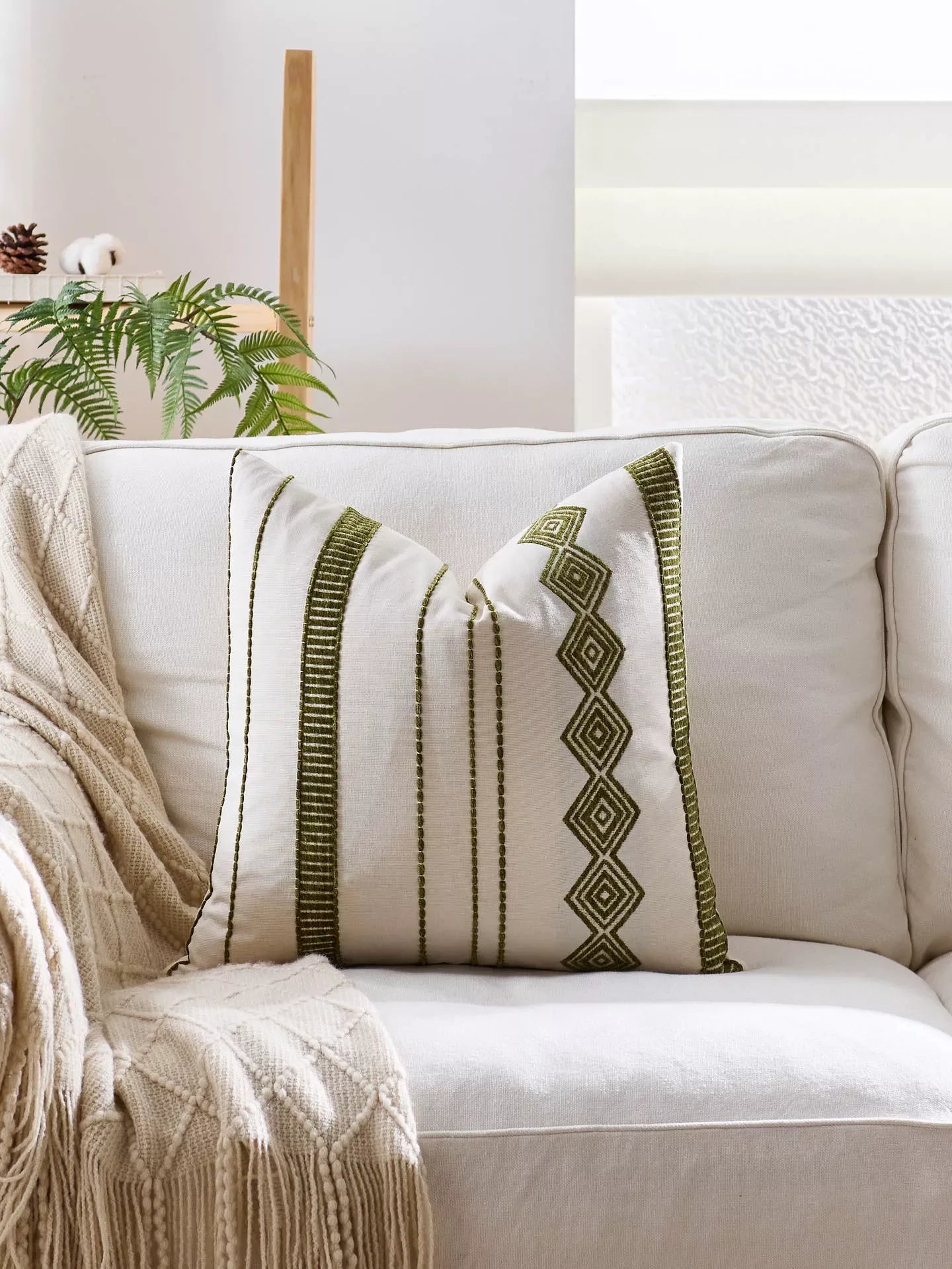Bohemian Embroidered Pillow Cover – Chic Ethnic Decor - DSARD