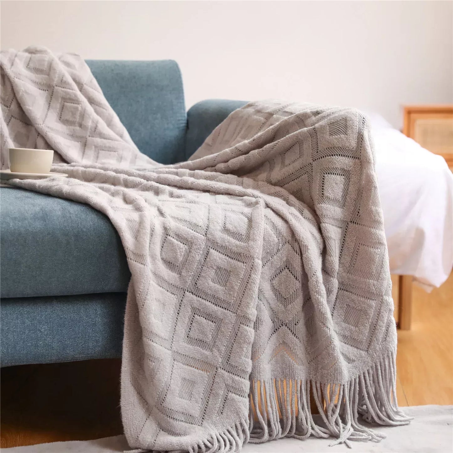 Luxurious Diamond-Shaped Cashmere Feel Knitted Blanket – Thickened Winter Comfort with Tassels