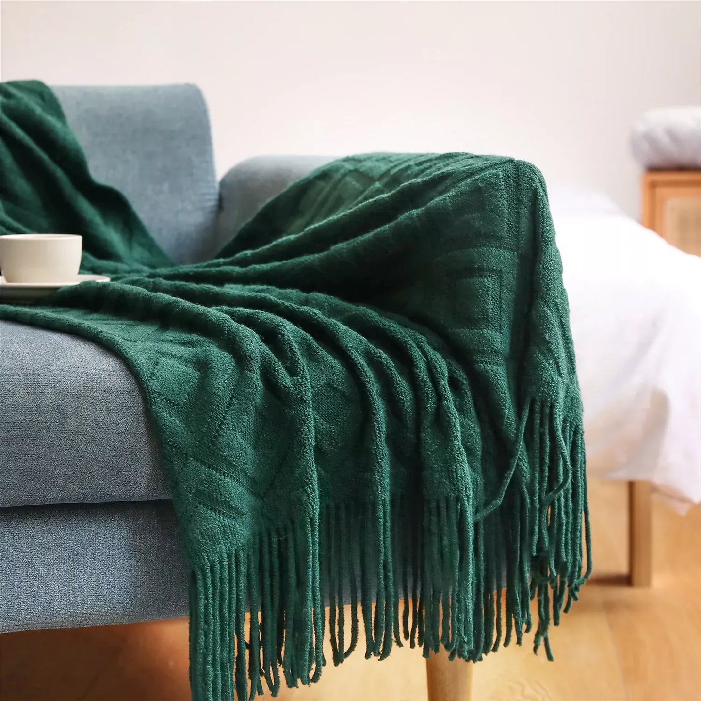 Luxurious Diamond-Shaped Cashmere Feel Knitted Blanket – Thickened Winter Comfort with Tassels