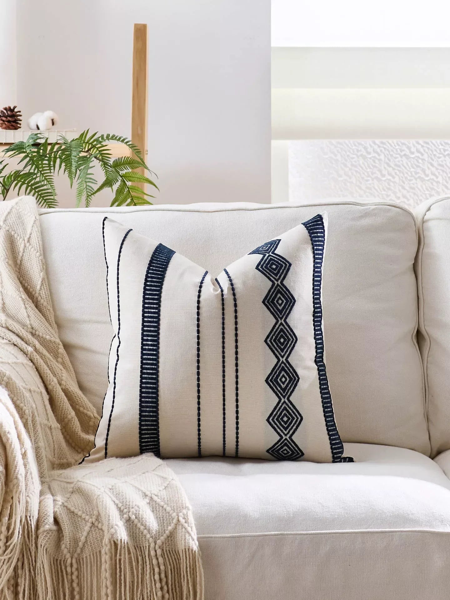 Bohemian Embroidered Pillow Cover – Chic Ethnic Decor - DSARD