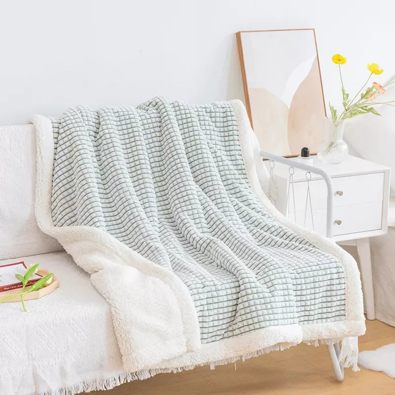 Cozy Plaid Lambing Blanket – Warm and Soft Fleece Cover - DSARD
