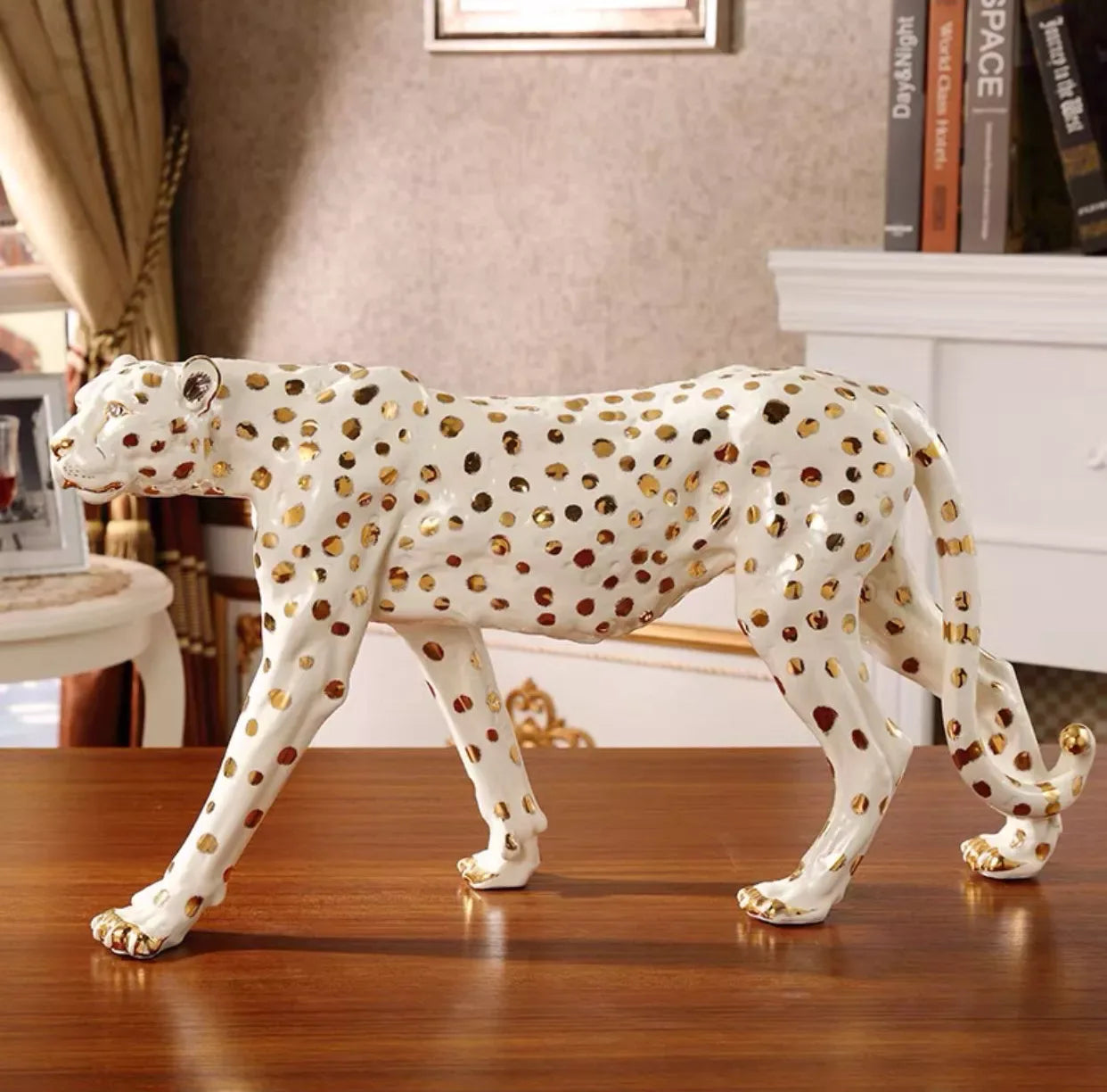 Elegant Leopard Sculpture - DSARD