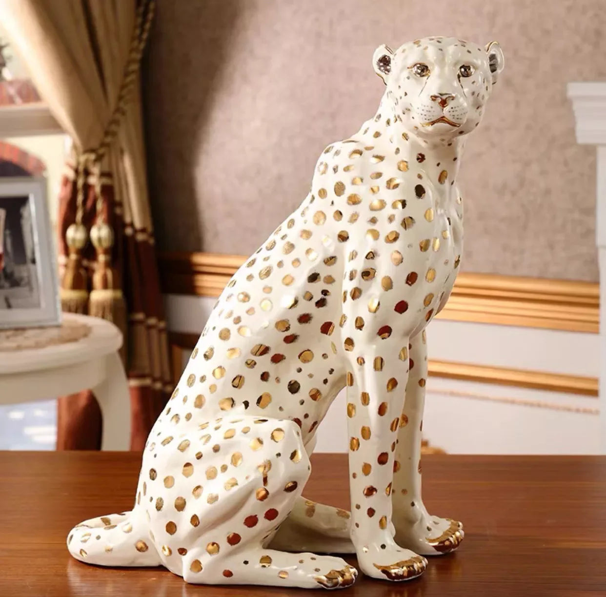 Elegant Leopard Sculpture - DSARD