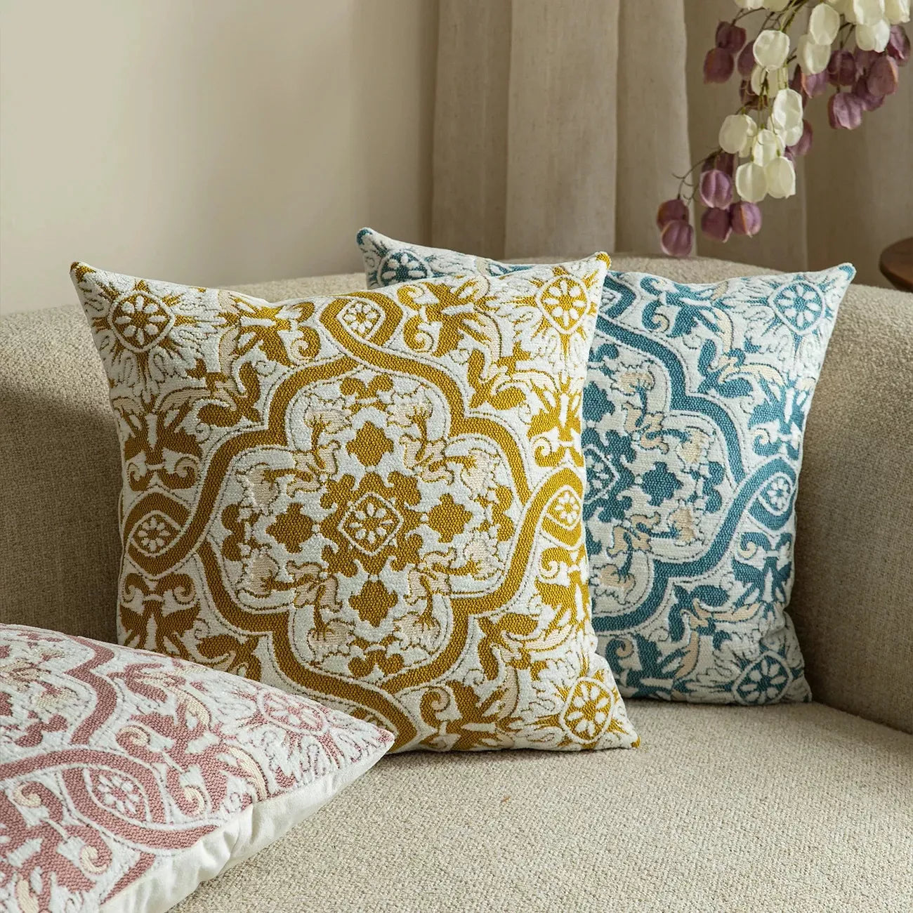 Luxury Vintage Floral Jacquard Pillow Cover 18×18 in – Elegant Textured Cushion