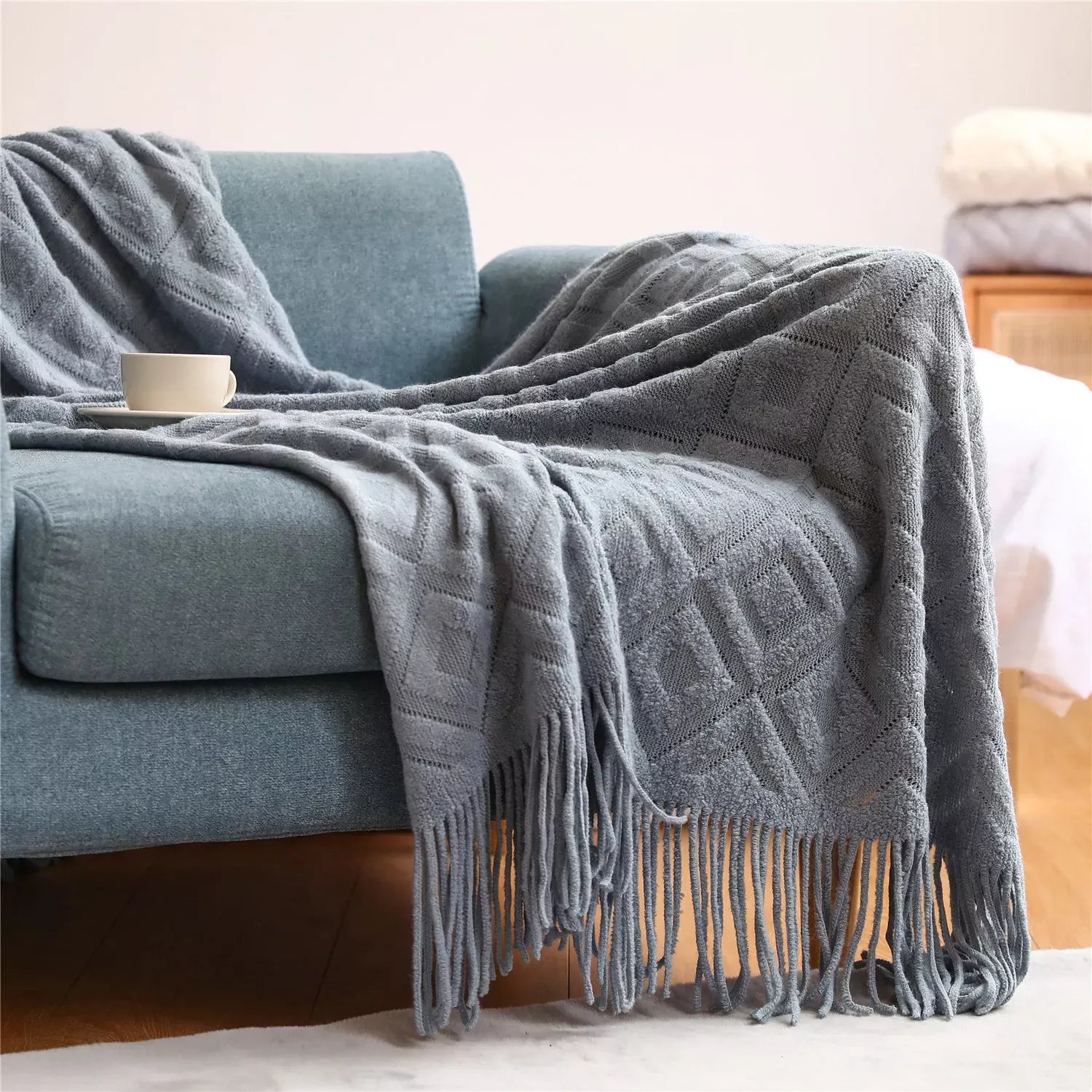 Luxurious Diamond-Shaped Cashmere Feel Knitted Blanket – Thickened Winter Comfort with Tassels