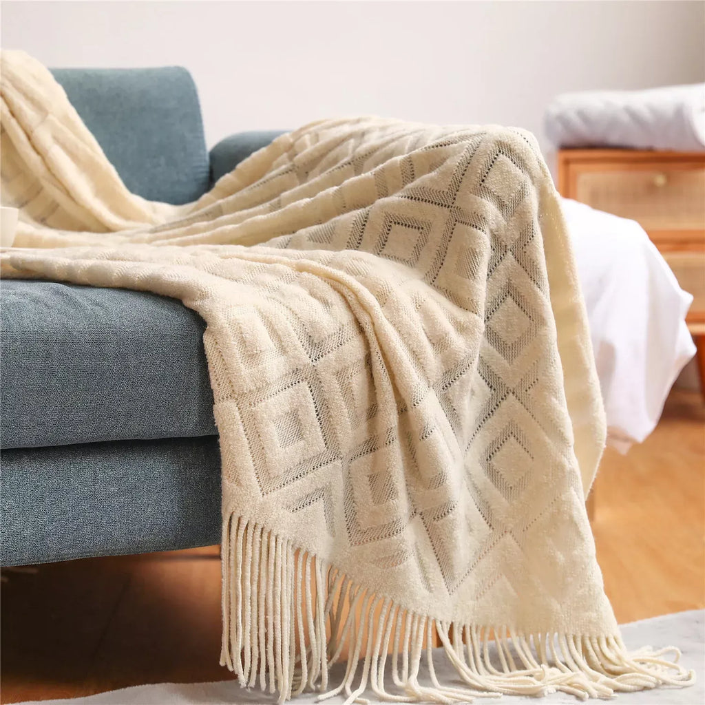 Luxurious Diamond-Shaped Cashmere Feel Knitted Blanket – Thickened Winter Comfort with Tassels